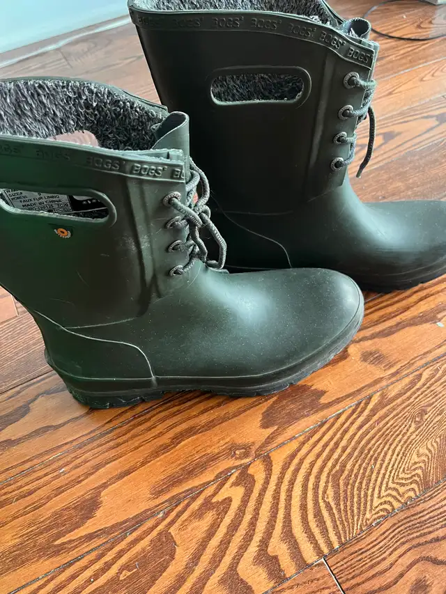 Bottes hiver pour femmes BOGS presque neuves size 9