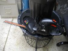 BLACK AND DECKER HEDGETRIMMER