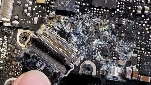 ☑️ Apple MacBook Water Damage Repair l GewTV l GewTolo ☑️ - Photo 2