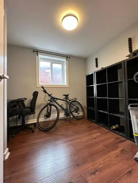 TWO BEDROOM APARTMENT ON MERIVALE ROAD - CENTRAL LOCATION - Photo 9