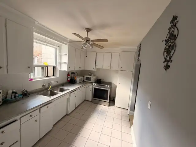 4-Bedroom Apartment for Rent – Eglinton & Dufferin - Photo 9