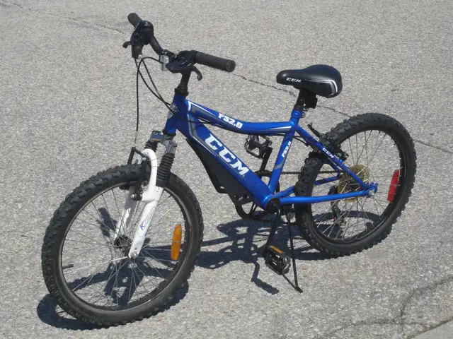 OUTGROWN BOY'S OR GIRL'S 20' CCM FS20 6 SPDS WITH SUSPENSION! - Photo 2