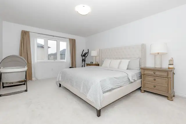 Beautiful  Detached Home For Sale in Brantford - Photo 2