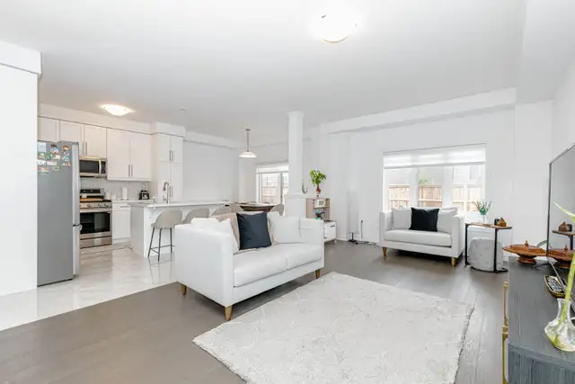 Beautiful  Detached Home For Sale in Brantford - Photo 3