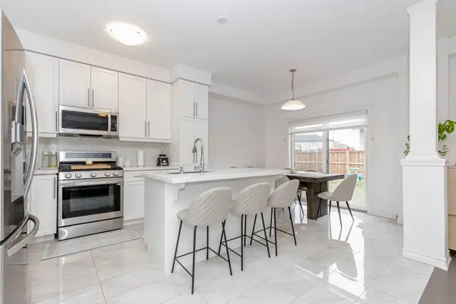 Beautiful  Detached Home For Sale in Brantford - Photo 4