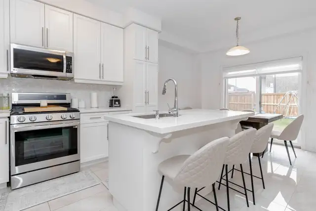 Beautiful  Detached Home For Sale in Brantford - Photo 6