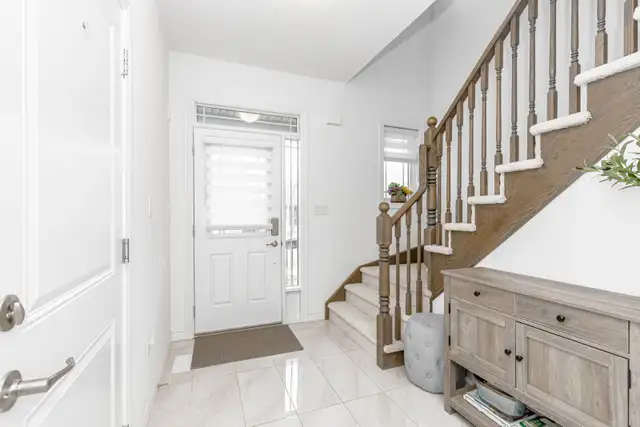 Beautiful  Detached Home For Sale in Brantford - Photo 7