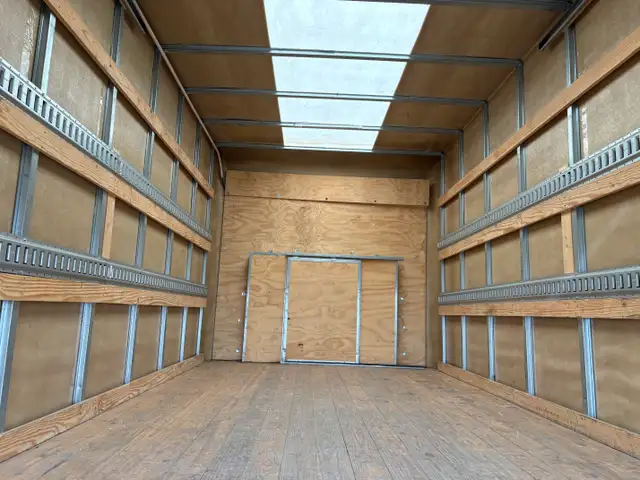 2025 Ford E-450 16' CUBE VAN LOADED 'POWER LIFT' 34K $AVE 30K - Photo 3