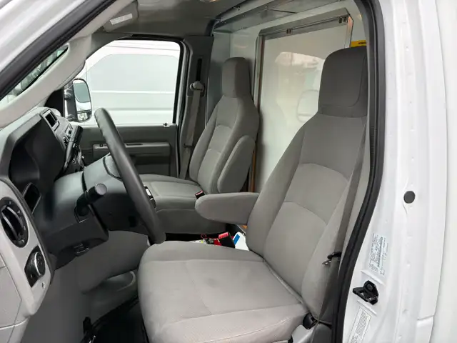 2025 Ford E-450 16' CUBE VAN LOADED 'POWER LIFT' 34K $AVE 30K - Photo 4