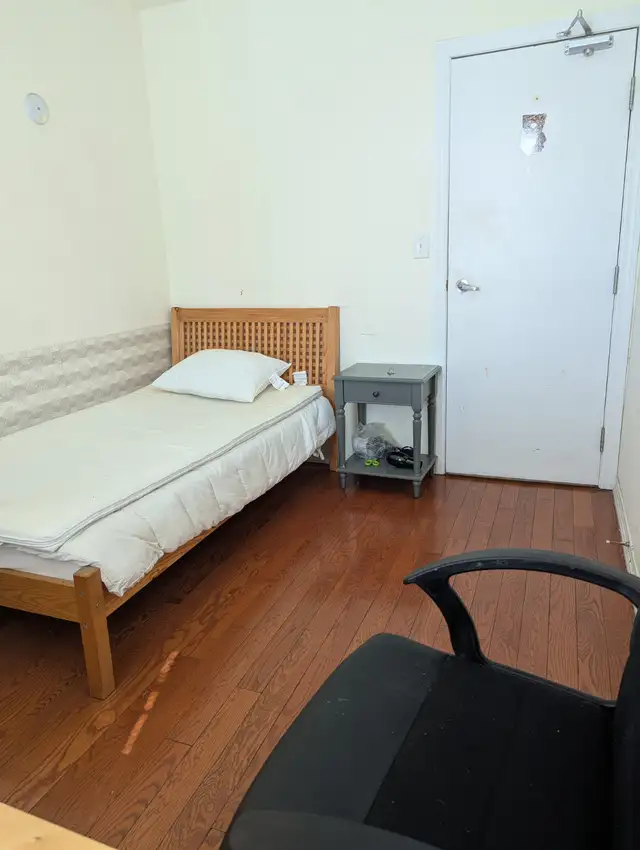 Cozy Bright Room Private Bath Parking @York University Village - Photo 4