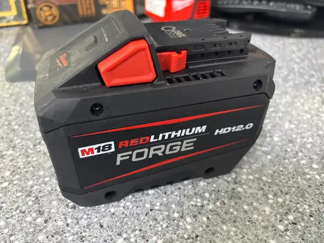 Milwaukee 18V 12AH forge battery