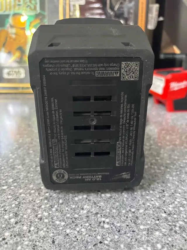 Milwaukee 18V 12AH forge battery - Photo 6