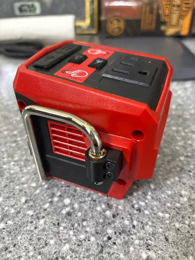 Milwaukee 2846 18V Top off power supply - Photo 3
