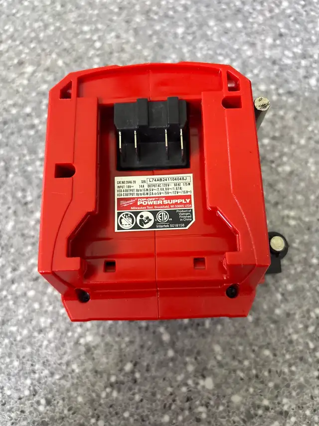 Milwaukee 2846 18V Top off power supply - Photo 6