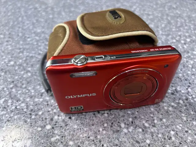 Olympus VG-160 14MP Digital Camera