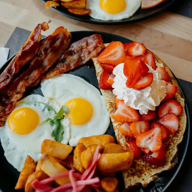 breakfast cook with experience