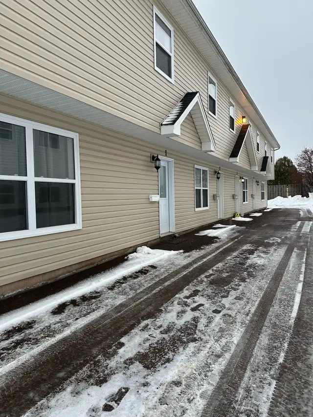 Room Rental - Photo 7