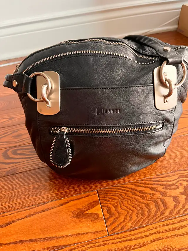 Sac à main JOANEL 100% cuir en excellente condition. Prix 80 $.