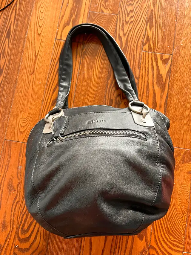 Sac à main JOANEL 100% cuir en excellente condition. Prix 80 $. - Photo 2