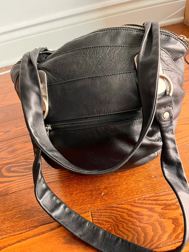 Sac à main JOANEL 100% cuir en excellente condition. Prix 80 $. - Photo 4