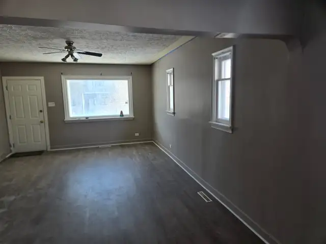 NEWLY RENOVATED 2 BED 1 BATH  MAIN FLOOR FOR RENT
