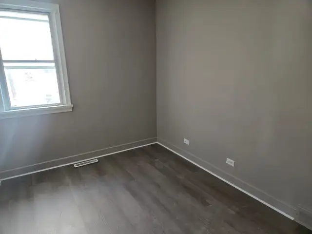 NEWLY RENOVATED 2 BED 1 BATH  MAIN FLOOR FOR RENT - Photo 5