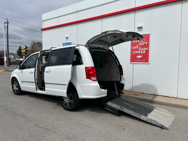 2016 Dodge Grand Caravan CREW-MOBILITY WHEELCHAIR ACCESSIBLE VAN - Photo 2