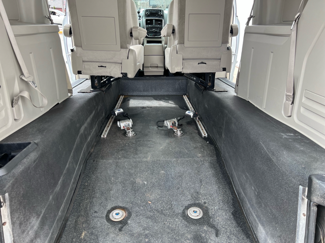 2016 Dodge Grand Caravan CREW-MOBILITY WHEELCHAIR ACCESSIBLE VAN - Photo 4