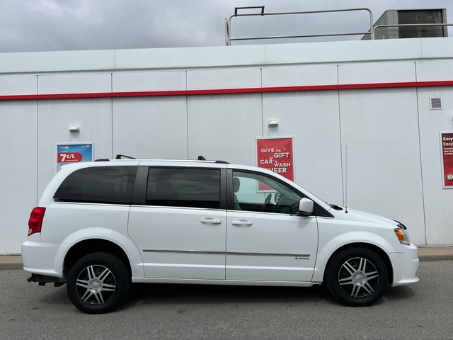 2016 Dodge Grand Caravan CREW-MOBILITY WHEELCHAIR ACCESSIBLE VAN - Photo 10