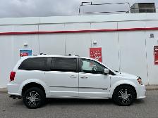 2016 Dodge Grand Caravan CREW-MOBILITY WHEELCHAIR ACCESSIBLE VAN - Photo 10