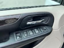 2016 Dodge Grand Caravan CREW-MOBILITY WHEELCHAIR ACCESSIBLE VAN - Photo 12
