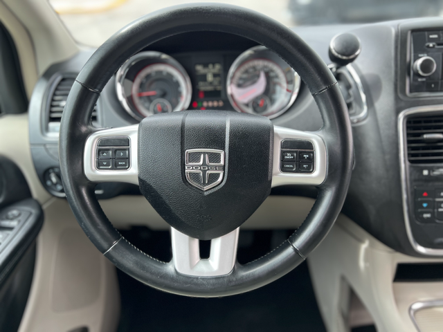 2016 Dodge Grand Caravan CREW-MOBILITY WHEELCHAIR ACCESSIBLE VAN - Photo 14