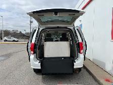 2016 Dodge Grand Caravan CREW-MOBILITY WHEELCHAIR ACCESSIBLE VAN - Photo 17