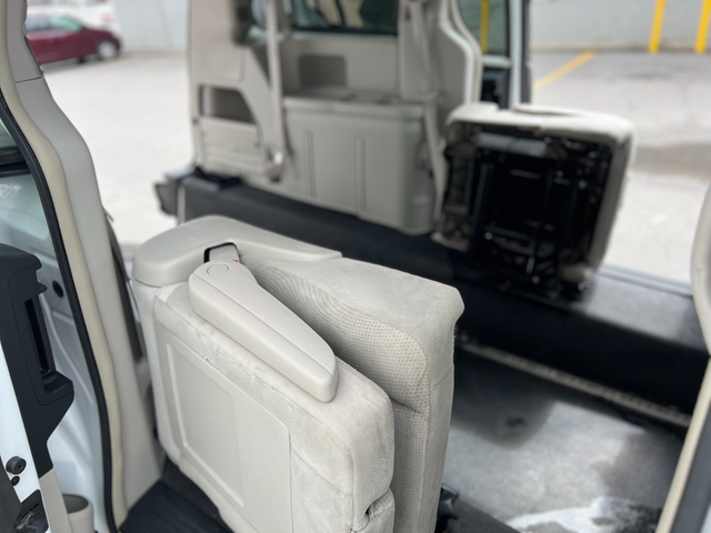 2016 Dodge Grand Caravan CREW-MOBILITY WHEELCHAIR ACCESSIBLE VAN - Photo 19