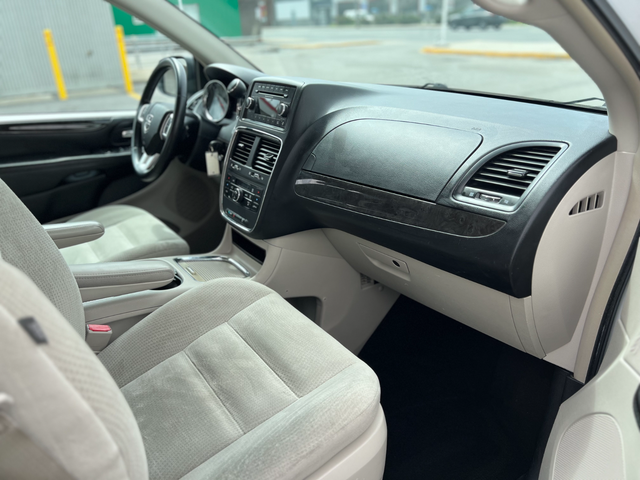 2016 Dodge Grand Caravan CREW-MOBILITY WHEELCHAIR ACCESSIBLE VAN - Photo 20