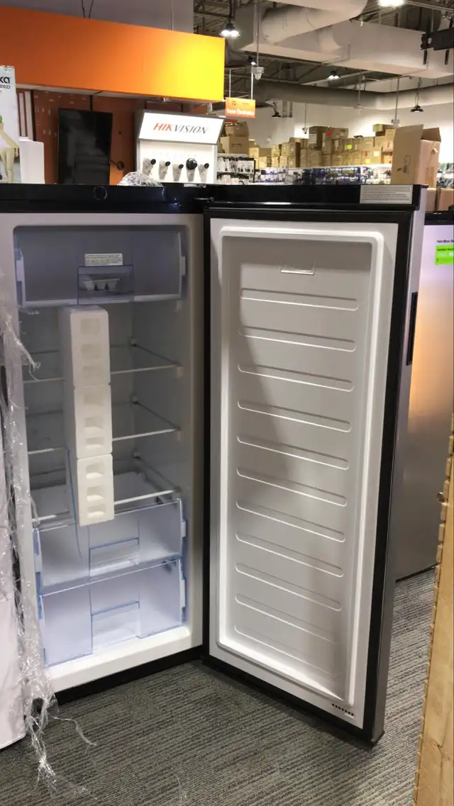 FRIGIDAIRE 2 IN 1 CONVERTIBLE UPRIGHT FREEZER/ FRIDGE 10 CUFT SS - Photo 2