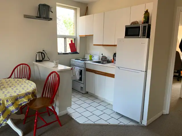 Bright 2 bdrm/Deck near Little Italy June 1st - Photo 4