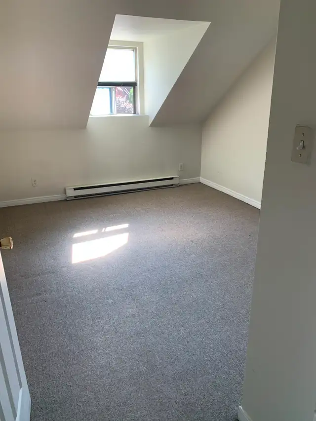 Bright 2 bdrm/Deck near Little Italy June 1st - Photo 7