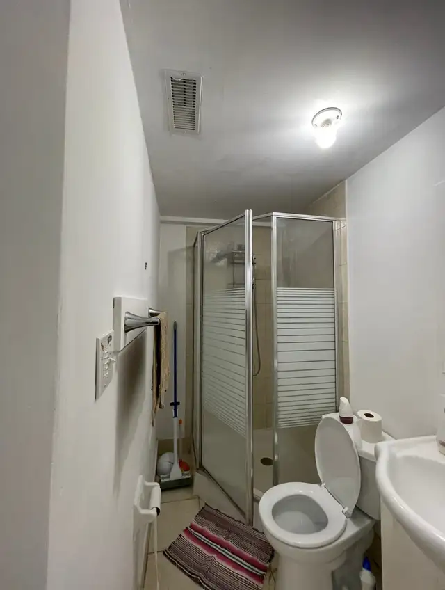 Room for Rent in Waterloo for Female Tenant - Photo 3