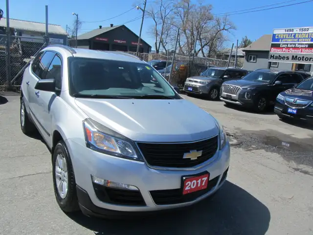 2017 Chevrolet Traverse AWD, No Accidents, 7 riders, CERTIFIED W - Photo 2