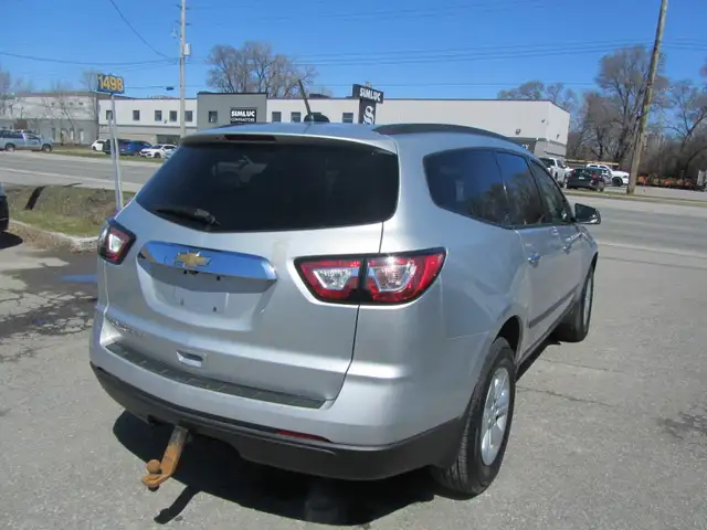 2017 Chevrolet Traverse AWD, No Accidents, 7 riders, CERTIFIED W - Photo 5