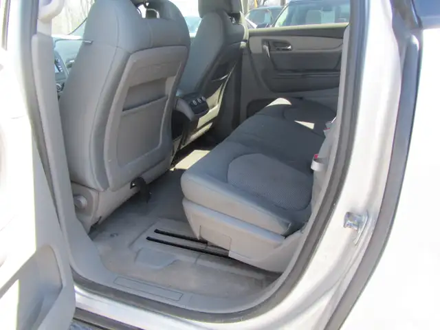 2017 Chevrolet Traverse AWD, No Accidents, 7 riders, CERTIFIED W - Photo 8