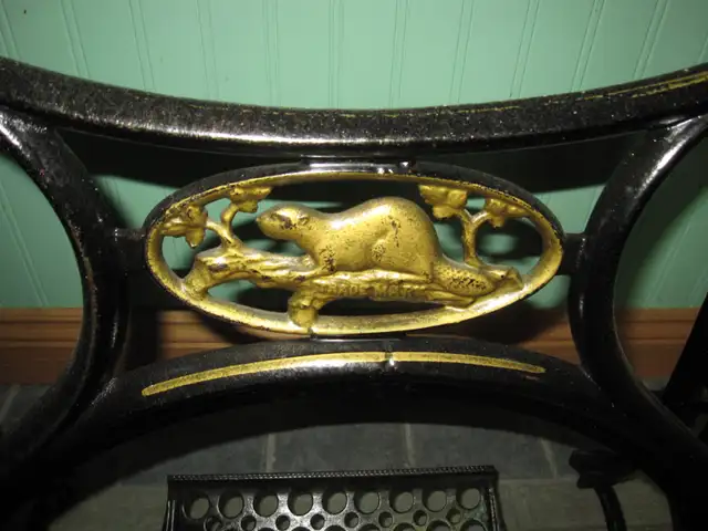 RAYMOND  BEAVER SEWING MACHINE LIVE EDGE COFFEE ENTRANCE TABLE - Photo 3