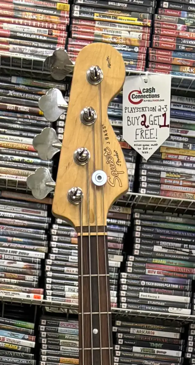 Squire J Bass 4 String - Photo 3