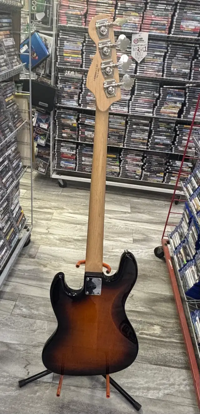Squire J Bass 4 String - Photo 6