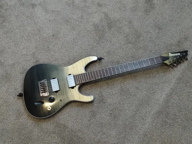 Ibanez S61 Axion Label guitar - Photo 3