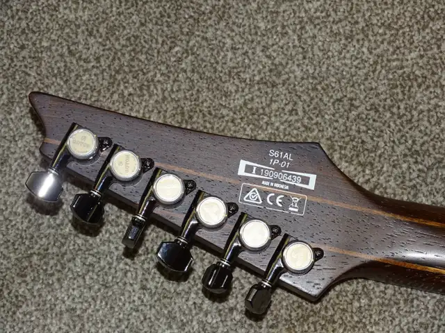 Ibanez S61 Axion Label guitar - Photo 8