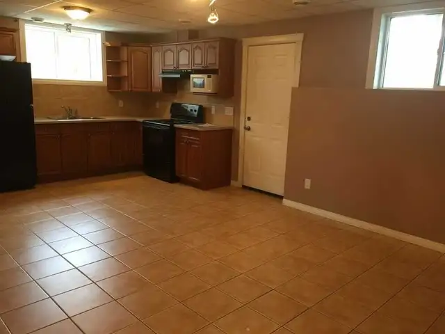 2 Bedroom Basement Suite – Pet Friendly – May 1 - Photo 2