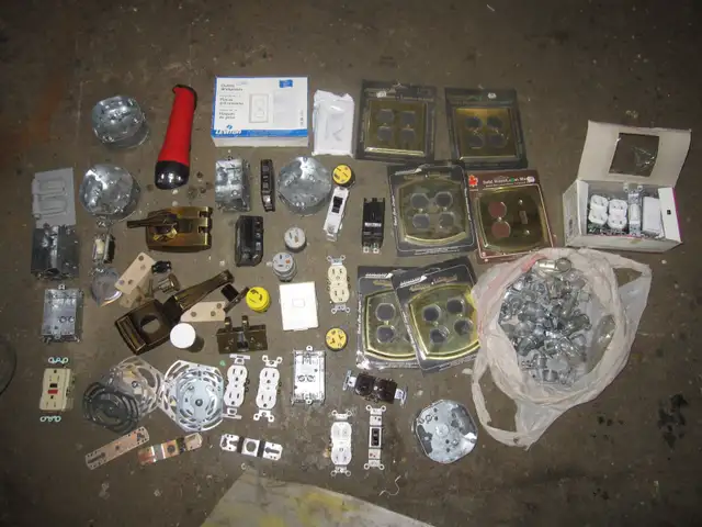 VARIOUS ELECTRICAL PARTS BOXES SWITCHES PLUGS LIGHT BULBS ETC - Photo 7