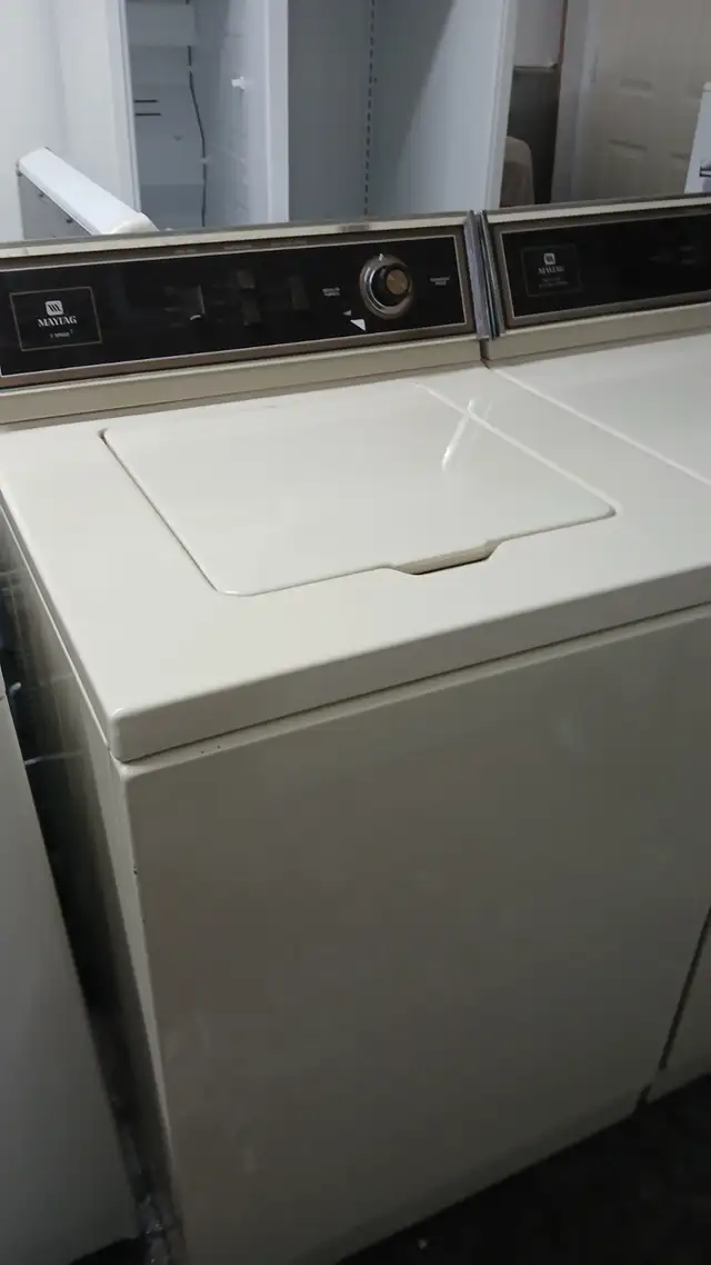 Ensemble laveuse et sécheuse modèle solide et durable/Service de